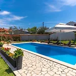 Mia & Iva For 6 2 People Near With Private Pool & Kids Playground - Pet Friendly *