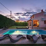 Mia & Iva For 6 2 People Near With Private Pool & Kids Playground - Pet Friendly 빌라