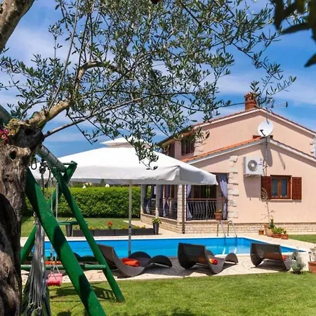 Mia & Iva For 6 2 People Near With Private Pool & Kids Playground - Pet Friendly 빌라 *