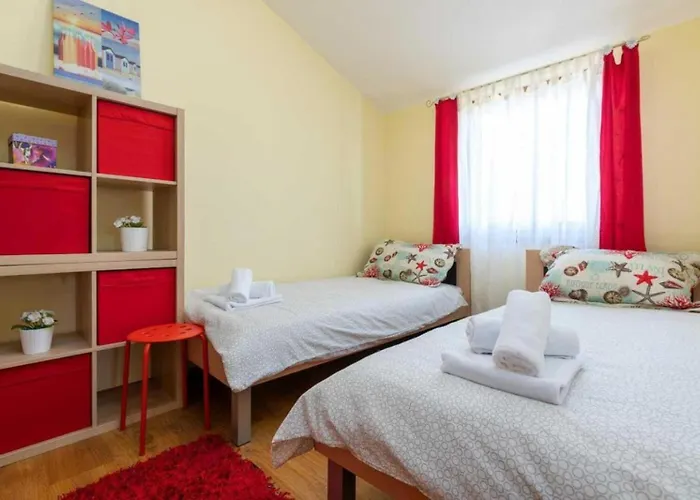 Mia & Iva For 6 2 People Near With Private Pool & Kids Playground - Pet Friendly