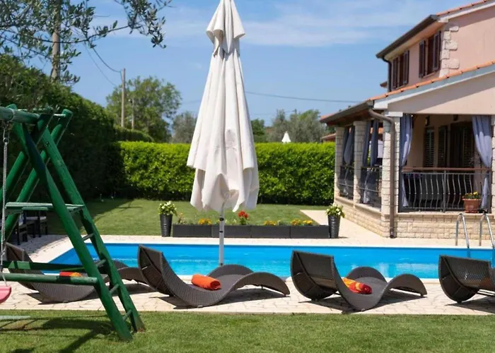 Mia & Iva For 6 2 People Near With Private Pool & Kids Playground - Pet Friendly Пореч