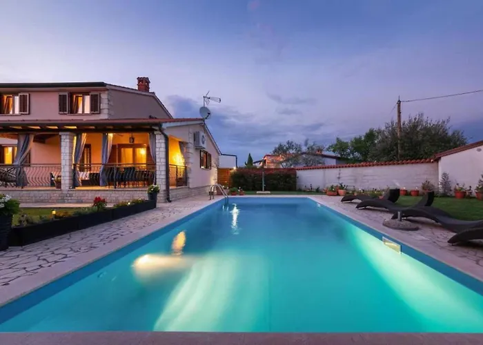 Mia & Iva For 6 2 People Near With Private Pool & Kids Playground - Pet Friendly *