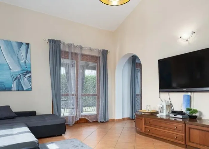 Mia & Iva For 6 2 People Near With Private Pool & Kids Playground - Pet Friendly Пореч