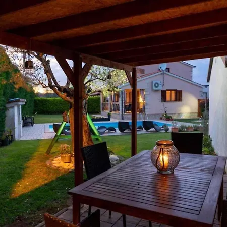 Vila Mia & Iva For 6 2 People Near With Private Pool & Kids Playground - Pet Friendly *