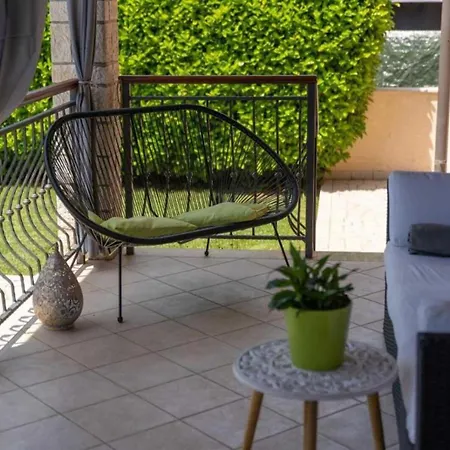 Mia & Iva For 6 2 People Near With Private Pool & Kids Playground - Pet Friendly Villa *