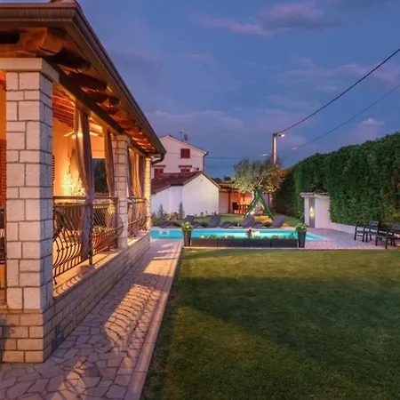 Mia & Iva For 6 2 People Near With Private Pool & Kids Playground - Pet Friendly