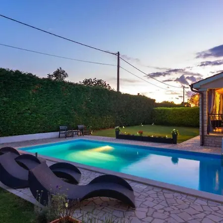 Vila Mia & Iva For 6 2 People Near With Private Pool & Kids Playground - Pet Friendly