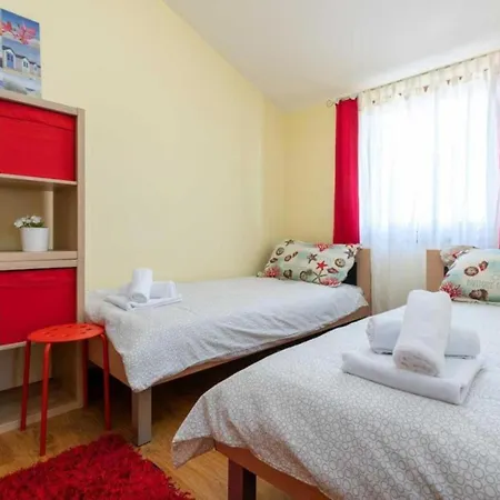Mia & Iva For 6 2 People Near With Private Pool & Kids Playground - Pet Friendly