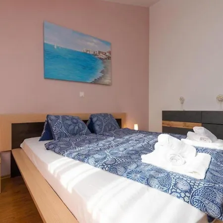 Mia & Iva For 6 2 People Near With Private Pool & Kids Playground - Pet Friendly Villa