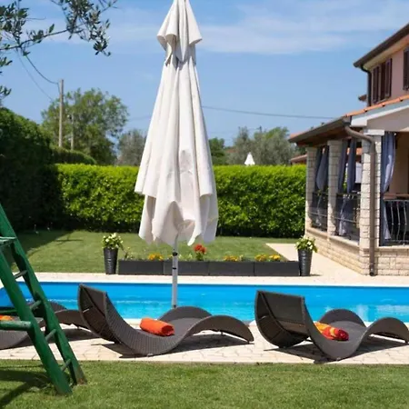 Mia & Iva For 6 2 People Near With Private Pool & Kids Playground - Pet Friendly Poreč