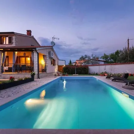 Mia & Iva For 6 2 People Near With Private Pool & Kids Playground - Pet Friendly *