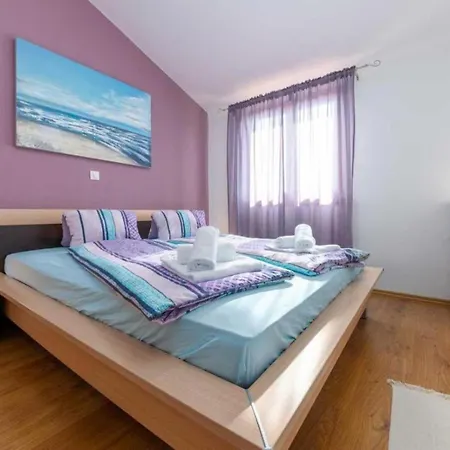 Mia & Iva For 6 2 People Near With Private Pool & Kids Playground - Pet Friendly Porec