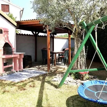 Mia & Iva For 6 2 People Near With Private Pool & Kids Playground - Pet Friendly