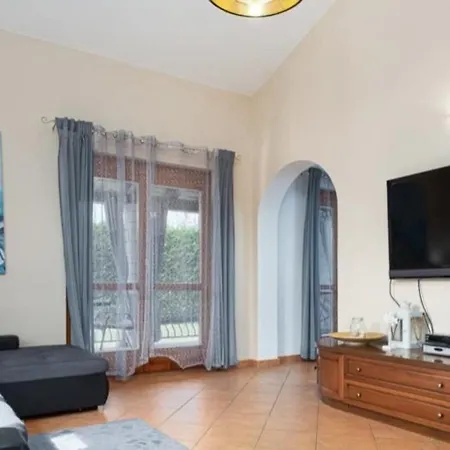 Mia & Iva For 6 2 People Near With Private Pool & Kids Playground - Pet Friendly Poreč