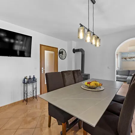 Mia & Iva For 6 2 People Near With Private Pool & Kids Playground - Pet Friendly Villa Porec