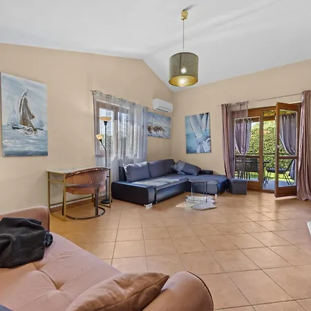 Mia & Iva For 6 2 People Near With Private Pool & Kids Playground - Pet Friendly Villa