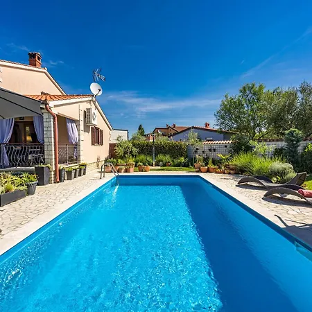 Villa Mia & Iva For 6 2 People Near With Private Pool & Kids Playground - Pet Friendly Porec
