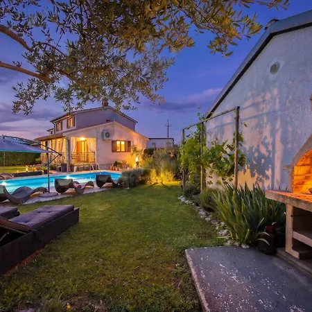 Mia & Iva For 6 2 People Near With Private Pool & Kids Playground - Pet Friendly * Porec