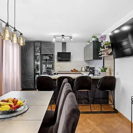 Mia & Iva For 6 2 People Near With Private Pool & Kids Playground - Pet Friendly Villa