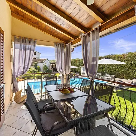 Villa Mia & Iva For 6 2 People Near With Private Pool & Kids Playground - Pet Friendly Porec