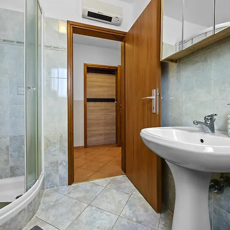 Mia & Iva For 6 2 People Near With Private Pool & Kids Playground - Pet Friendly Villa *