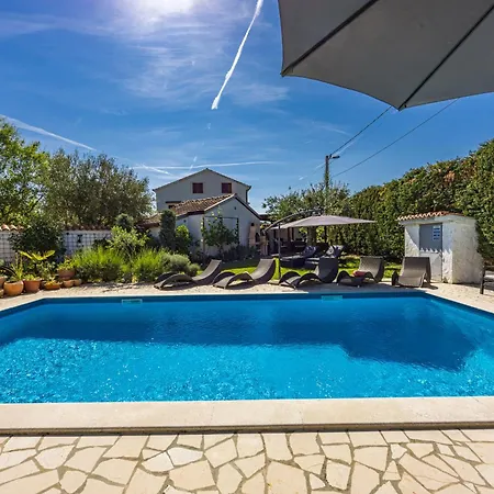 Mia & Iva For 6 2 People Near With Private Pool & Kids Playground - Pet Friendly Porec