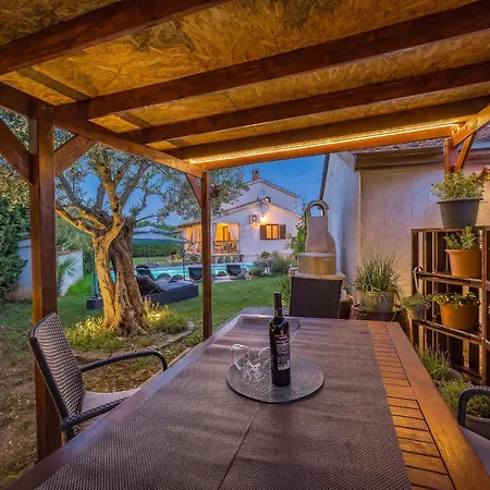 Mia & Iva For 6 2 People Near With Private Pool & Kids Playground - Pet Friendly