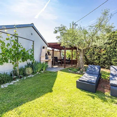 Villa Mia & Iva For 6 2 People Near With Private Pool & Kids Playground - Pet Friendly