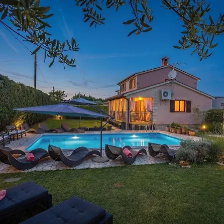 Mia & Iva For 6 2 People Near With Private Pool & Kids Playground - Pet Friendly *