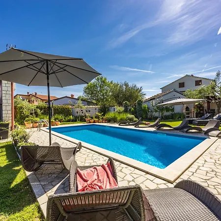 Villa Mia & Iva For 6 2 People Near With Private Pool & Kids Playground - Pet Friendly