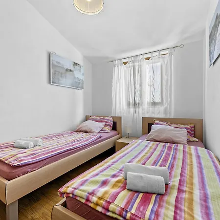 Mia & Iva For 6 2 People Near With Private Pool & Kids Playground - Pet Friendly Villa *