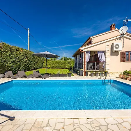 Mia & Iva For 6 2 People Near With Private Pool & Kids Playground - Pet Friendly Villa *
