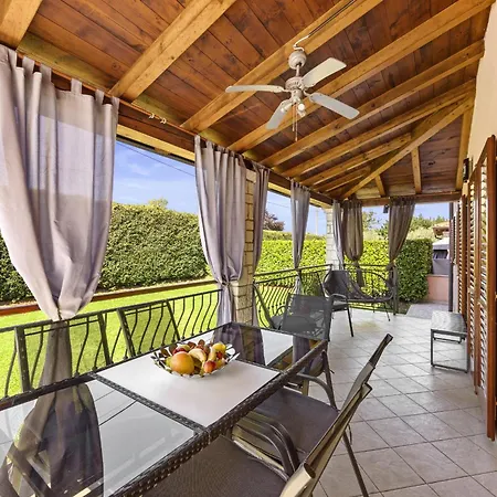 Villa Mia & Iva For 6 2 People Near With Private Pool & Kids Playground - Pet Friendly Porec