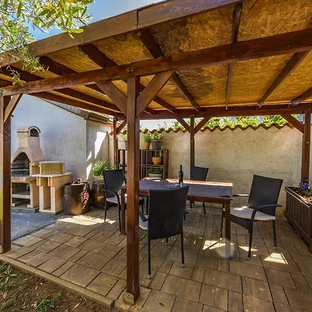 Mia & Iva For 6 2 People Near With Private Pool & Kids Playground - Pet Friendly *