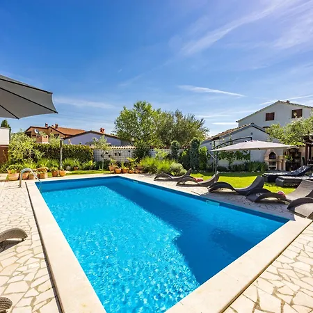 Mia & Iva For 6 2 People Near With Private Pool & Kids Playground - Pet Friendly Villa