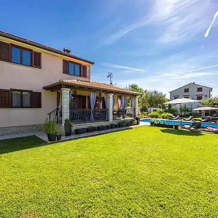 Villa Mia & Iva For 6 2 People Near With Private Pool & Kids Playground - Pet Friendly *