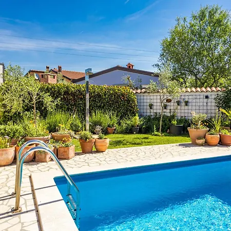 Mia & Iva For 6 2 People Near With Private Pool & Kids Playground - Pet Friendly Porec