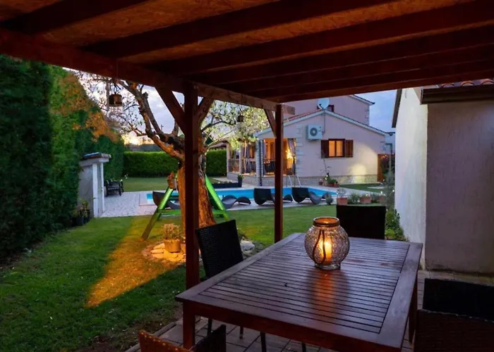 Villa Mia & Iva For 6 2 People Near With Private Pool & Kids Playground - Pet Friendly *