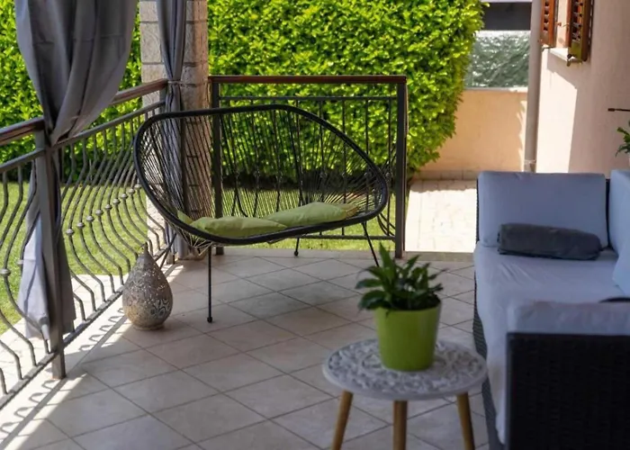 Mia & Iva For 6 2 People Near With Private Pool & Kids Playground - Pet Friendly Villa *