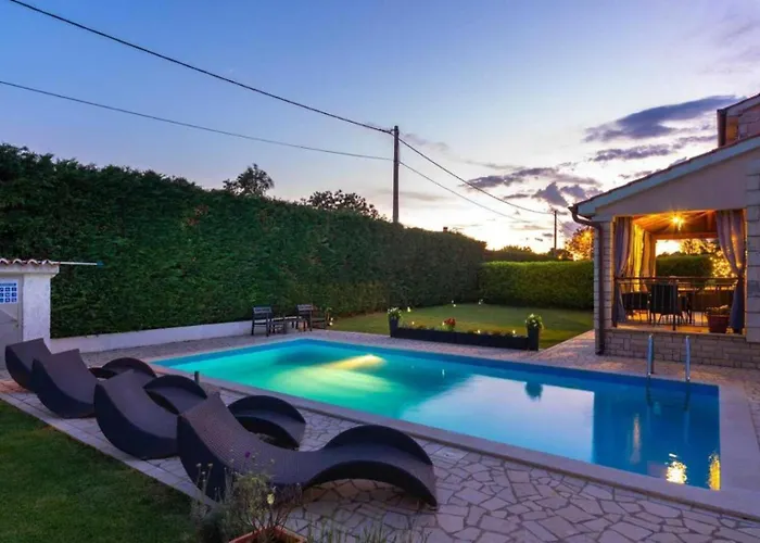 Villa Mia & Iva For 6 2 People Near With Private Pool & Kids Playground - Pet Friendly