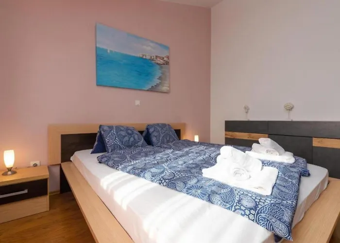 Mia & Iva For 6 2 People Near With Private Pool & Kids Playground - Pet Friendly Villa