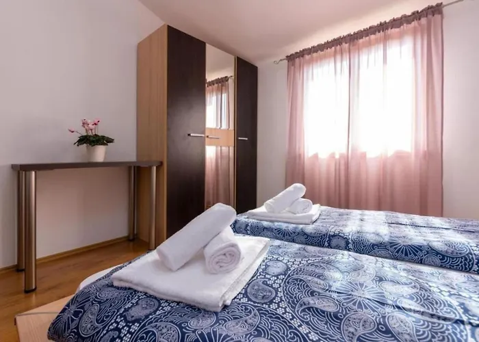 Villa Mia & Iva For 6 2 People Near With Private Pool & Kids Playground - Pet Friendly