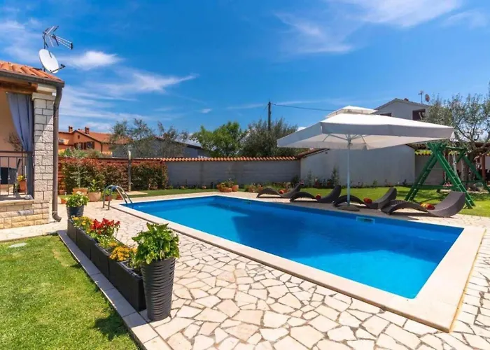 Mia & Iva For 6 2 People Near With Private Pool & Kids Playground - Pet Friendly *