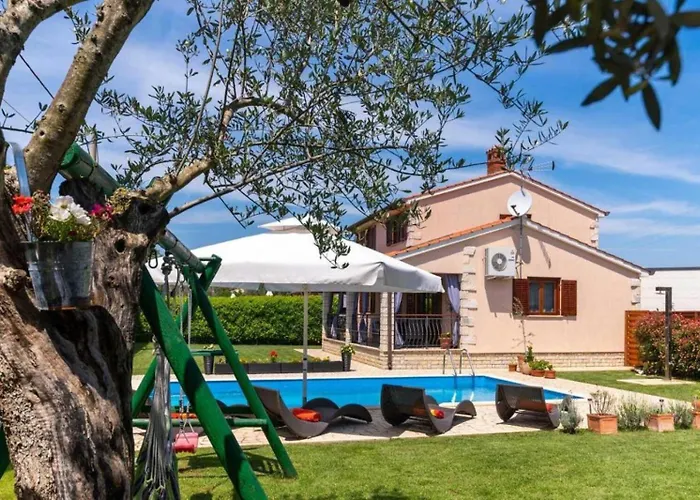 Mia & Iva For 6 2 People Near With Private Pool & Kids Playground - Pet Friendly Villa *