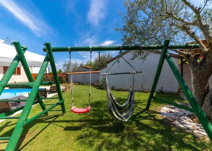 Mia & Iva For 6 2 People Near With Private Pool & Kids Playground - Pet Friendly Villa Poreč