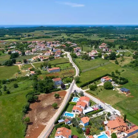 Villa Mia & Iva For 6 2 People Near With Private Pool & Kids Playground - Pet Friendly Porec