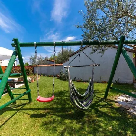 Mia & Iva For 6 2 People Near With Private Pool & Kids Playground - Pet Friendly Villa Porec